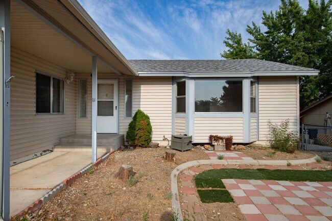 Building Photo - One Level Home in Stead