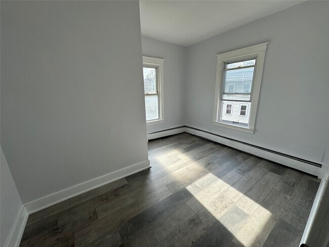 Building Photo - 28 Emma St