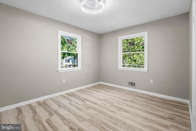 Building Photo - 4223 Avon Dr