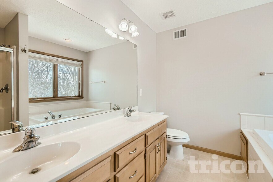 Building Photo - 2056 Staghorn Dr