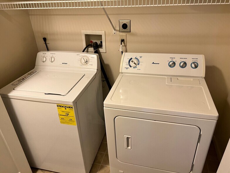 Building Photo - 813 Berne Ct