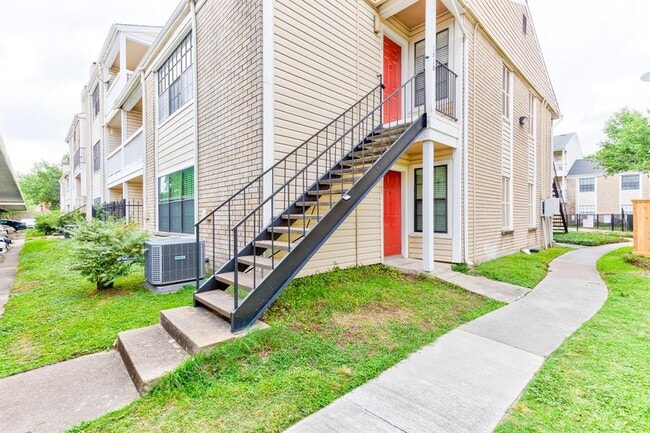 Building Photo - 2750 Holly Hall St