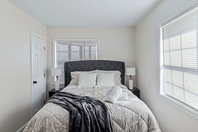 Building Photo - 301 S Front St