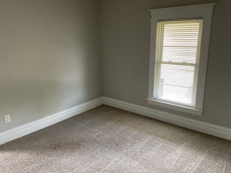 Building Photo - 3872 30th St SW