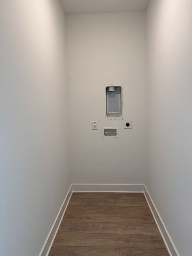 Building Photo - 1408 Sawyer Rd