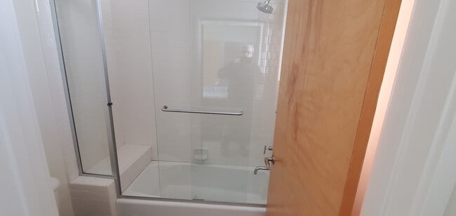 2nd floor bath - 5350 Playa Vista Dr