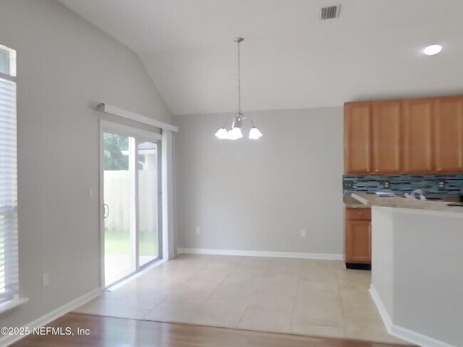 Building Photo - 495 Apple Creek Dr