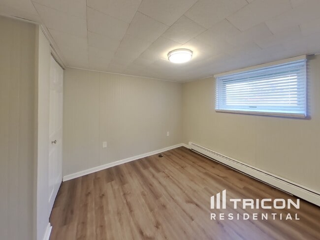 Building Photo - 1397 Pinewood Dr