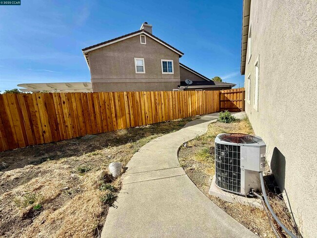 Building Photo - 4431 Meadow Valley Cir