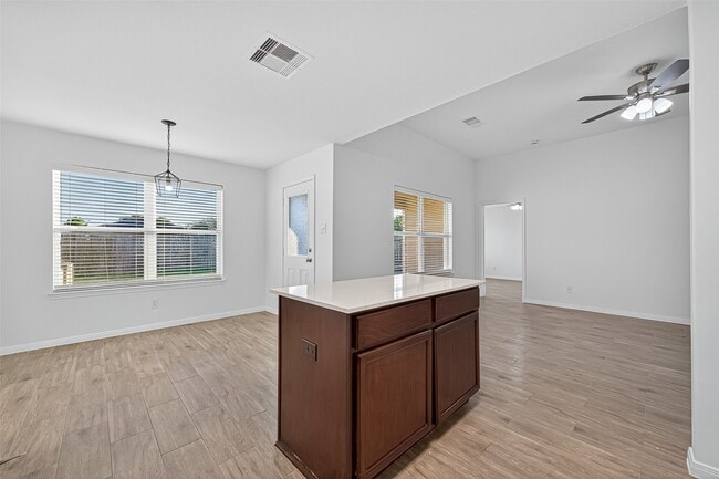 Building Photo - 6009 Cypress Ln