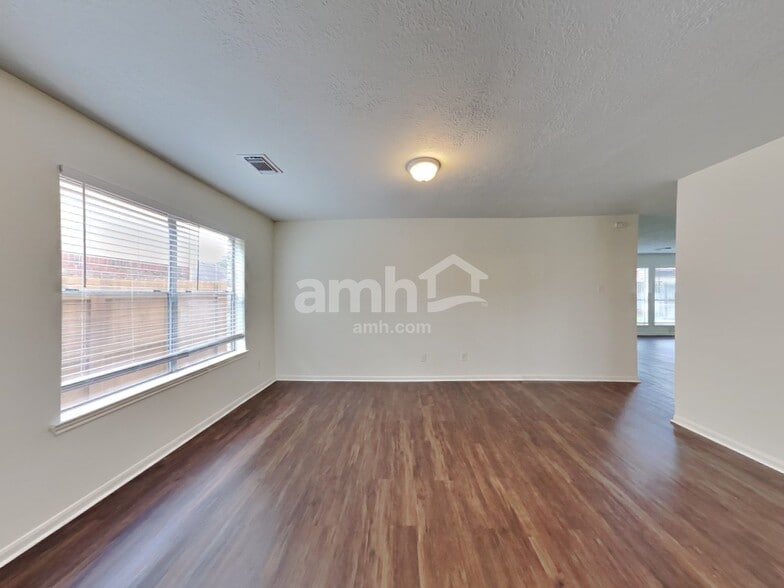 Building Photo - 622 Oak Hill Dr