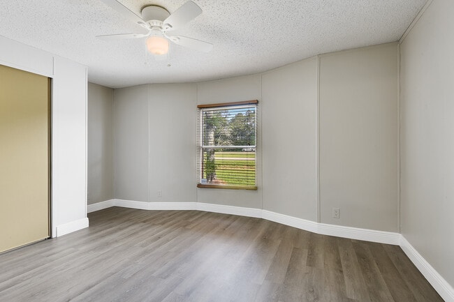 Building Photo - 20356 S I - 12 Service Rd