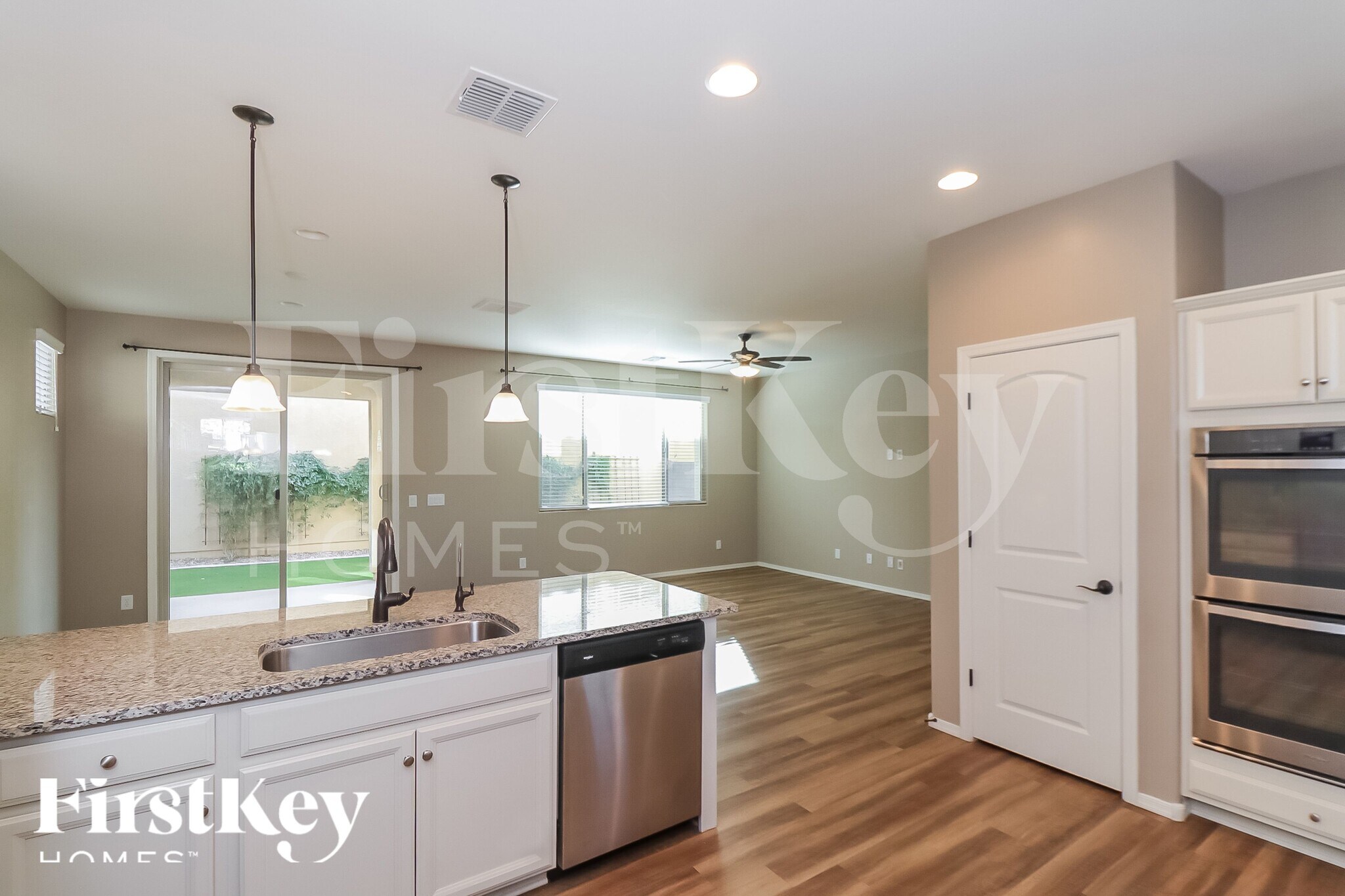 Building Photo - 5115 E Greenway St