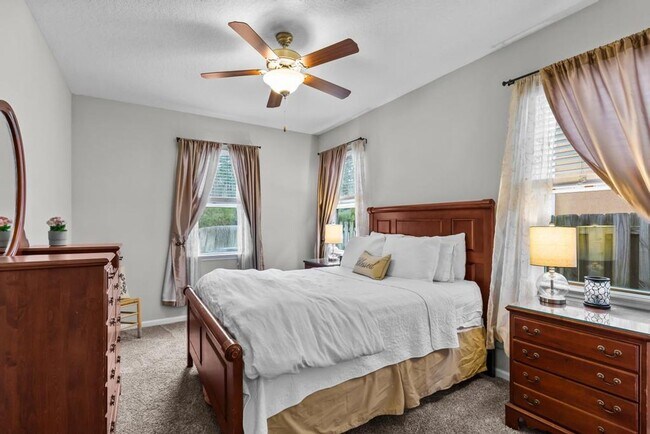Building Photo - Spacious Home in Prime Location!