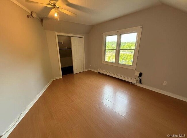 Building Photo - 364 Ashford Ave