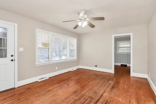 Building Photo - Charming 3BD/1BA Ranch Home