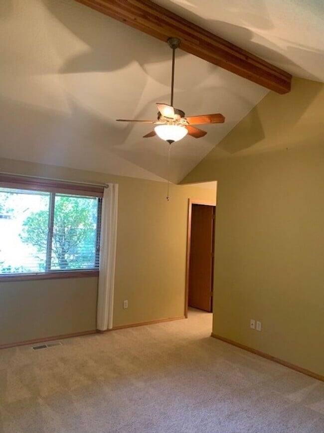 Building Photo - Leasing Special! 3 Bedroom House on Quarter Acre!