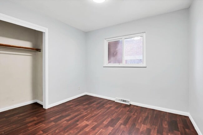 Building Photo - 1699 E Weber Rd