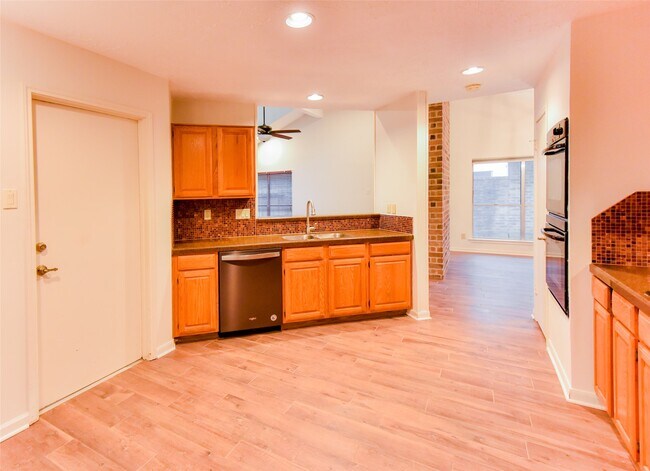 Building Photo - 3530 Santa Rosa Ln