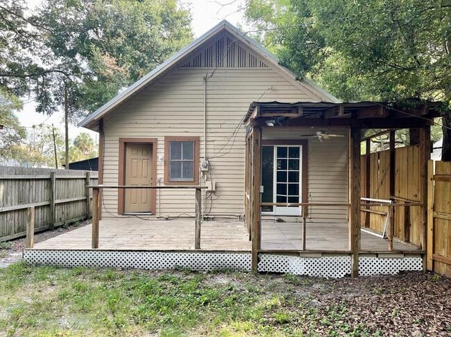 Building Photo - 820 NW 1st Pl