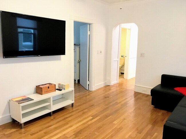 Building Photo - 12 Riverdale St