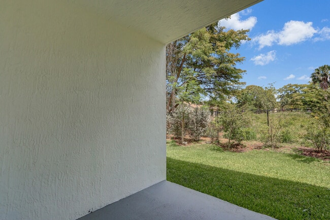 Building Photo - 400 Bella Sol Way