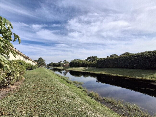 Building Photo - 11122 Royal Palm Blvd