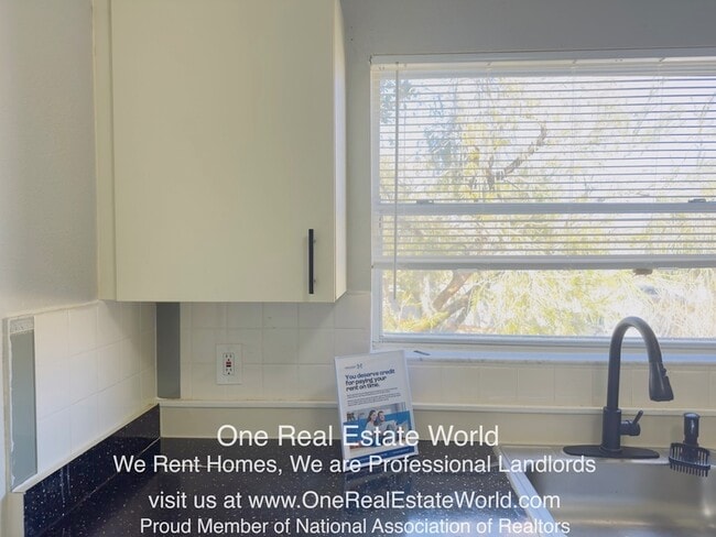 Building Photo - 2504 Woodgate Blvd