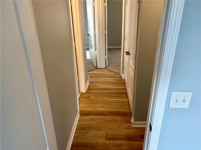 Building Photo - 6347 Ellenwood Dr