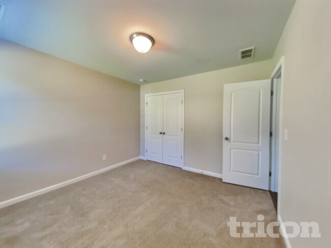 Building Photo - 64 Crew Clb Ct