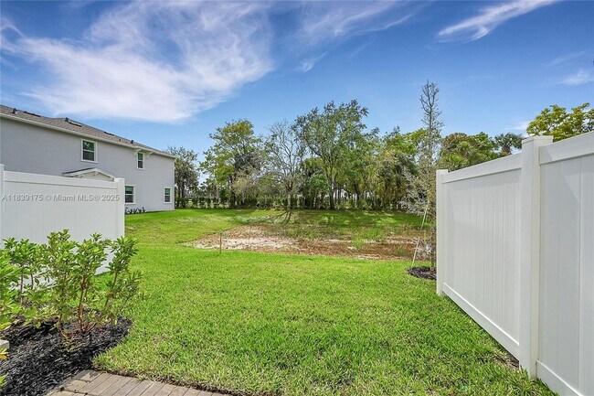 Building Photo - 4548 Hollister Ave