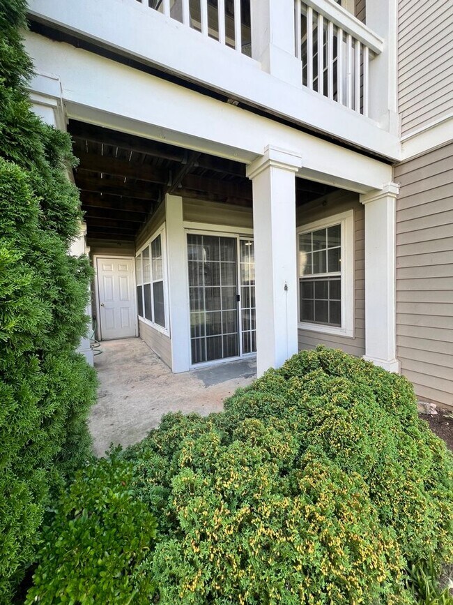 Building Photo - This 2-bedroom, 2-bathroom gem offers the ...