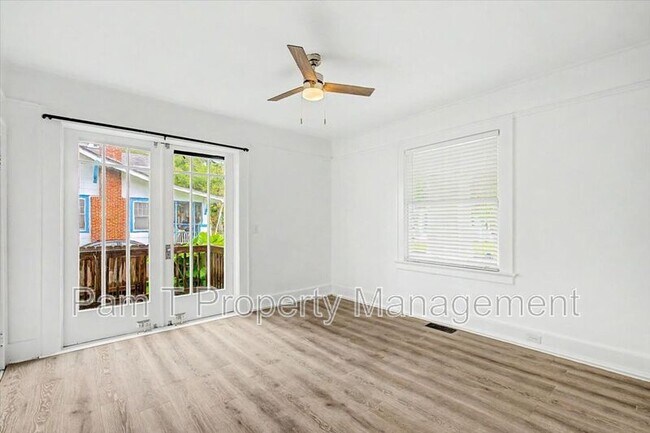 Building Photo - 1118 E Duffy St