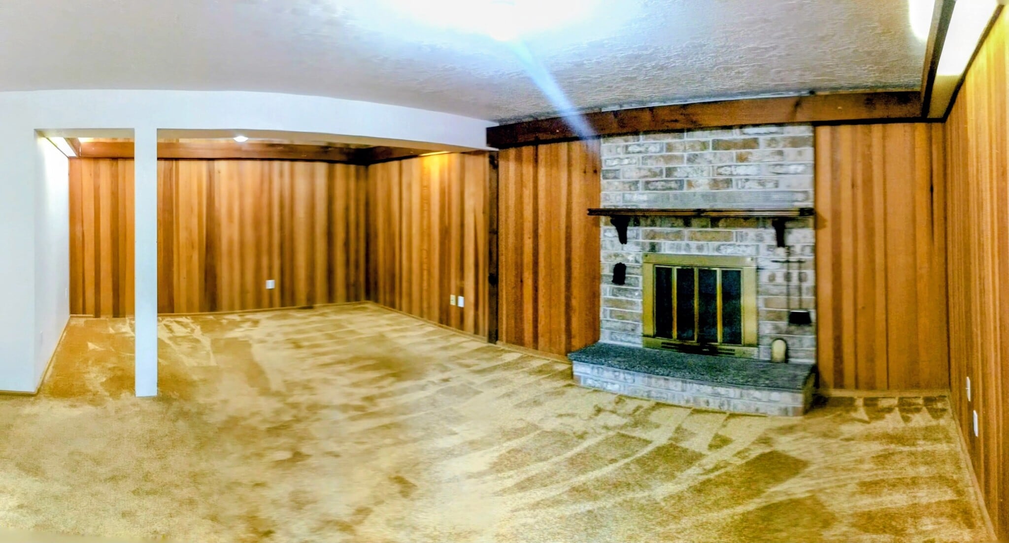 downstairs bonus room - 913 NE Lakewood Dr
