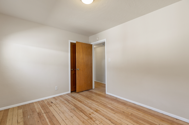 Building Photo - 215 N Sitgreaves St