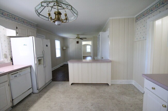 Building Photo - Exclusively Offered By Muse Realty Rentals, LLC
