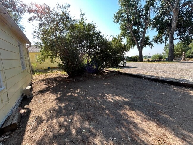 Building Photo - Large 2 Bed 1 Bath House with Fenced Yard and Washer Dryer Hookups