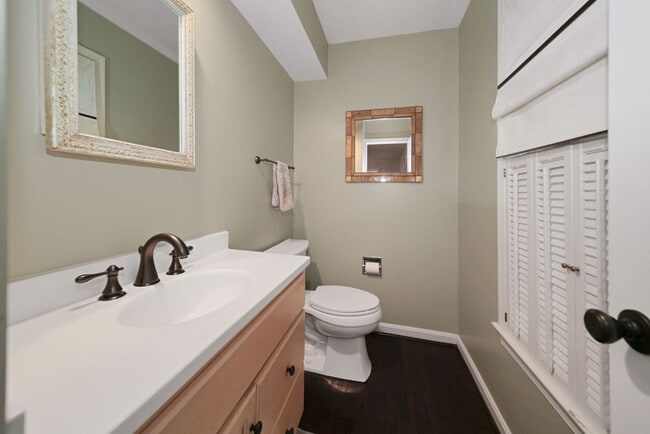 Building Photo - ABSOLUTELY GEORGEOUS 5BD/3.5BA Fully-Renov...