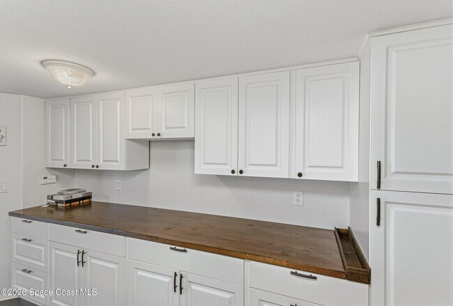 Building Photo - 800 Del Rio Way