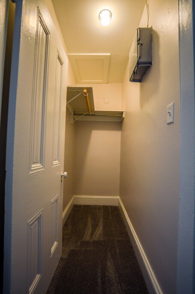 Closet - 3721 Chestnut St