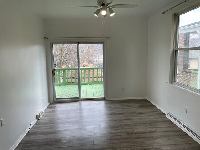 Building Photo - 843