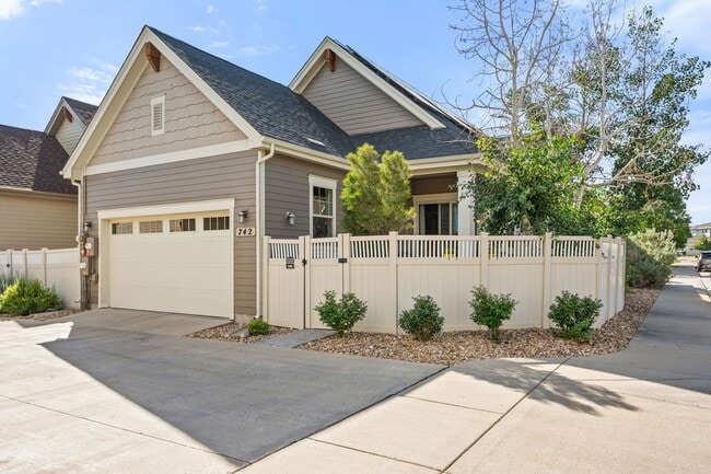 Building Photo - 742 Meadowlark Ln