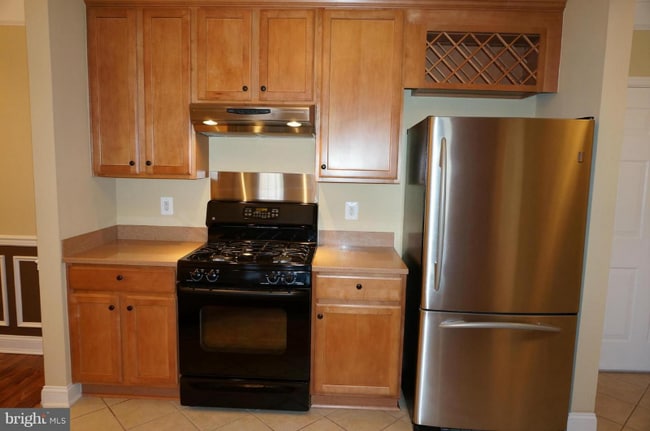 Building Photo - 5801 Clipper Ln