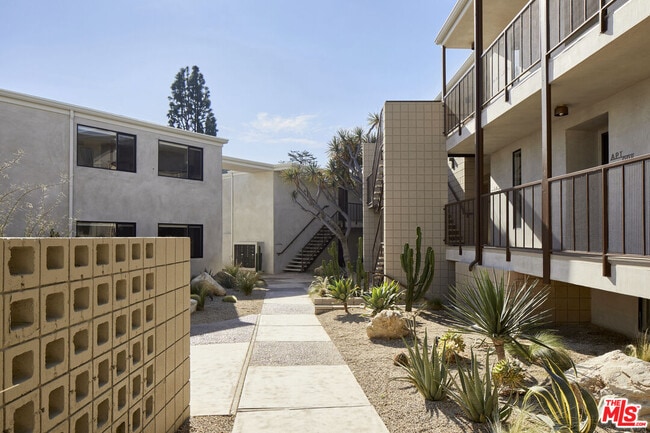 Building Photo - 12425 Texas Ave