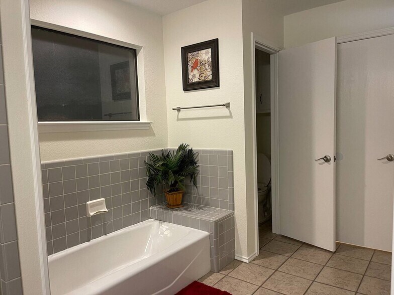 Building Photo - 33 Cibola Ct