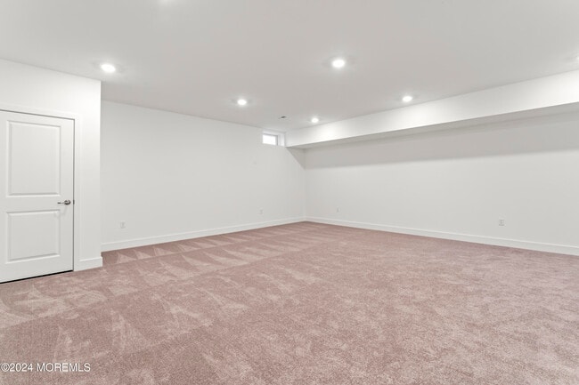 Building Photo - 306 Pilot St