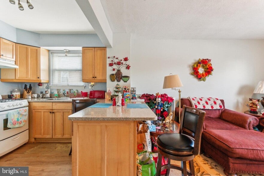 Building Photo - 657 Childs Ave