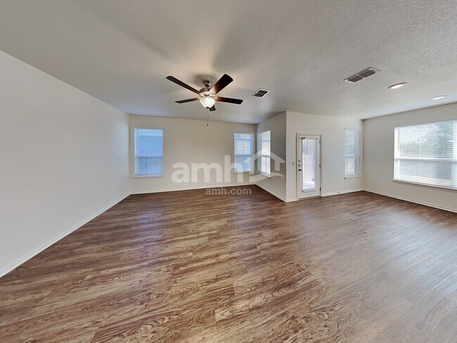 Building Photo - 425 Pebble Bend