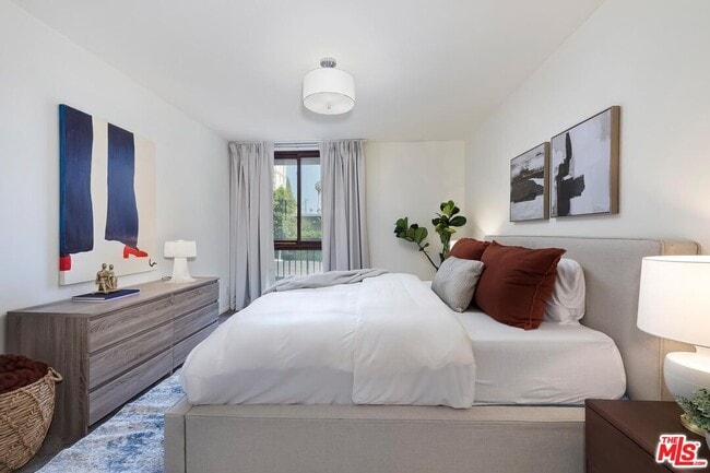 Building Photo - 1351 N Crescent Heights Blvd