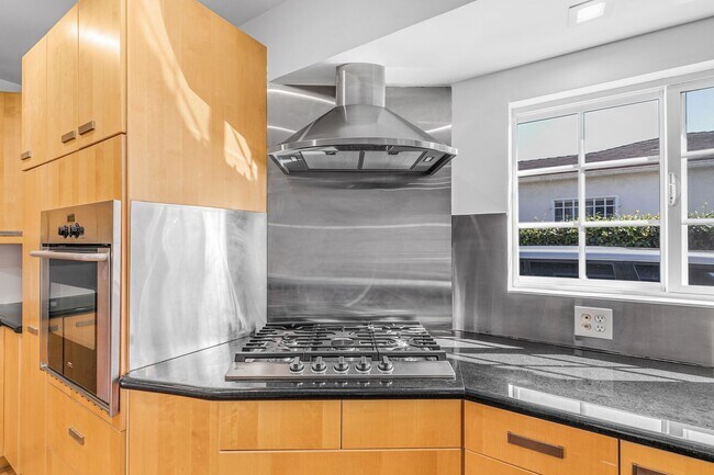 Building Photo - 3620 Tuller Ave